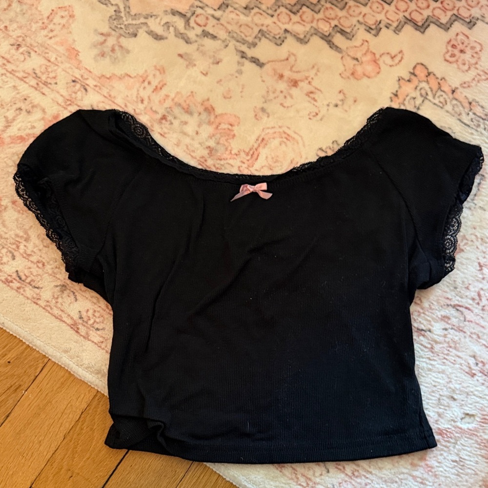 Source Unknown Black Crop Top with Pink Bow